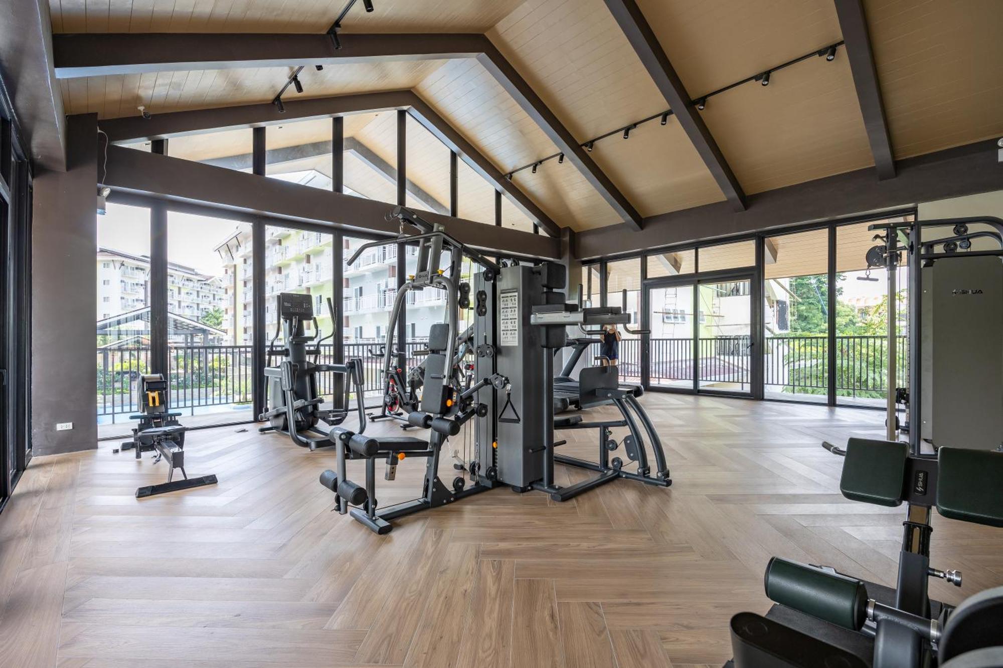 732 Express Condotel, 3 Minutes To Airport, With Gym & Pool Fast Wi-Fi, Free Netflix Lapu-Lapu City Luaran gambar